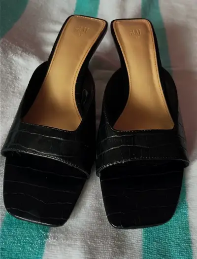 Sandalias negras de tacón H&M - miniatura 3