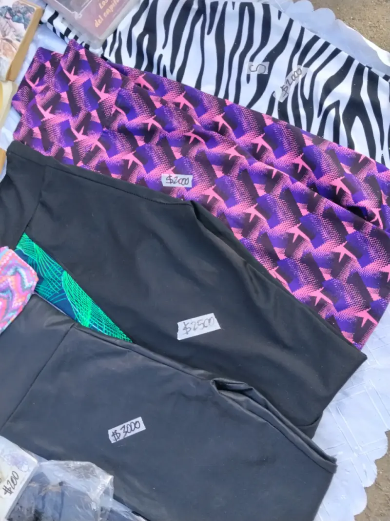 Polera deportiva estampada - 2