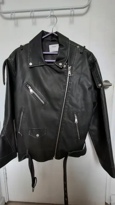Chaqueta de cuero negra - miniatura 2