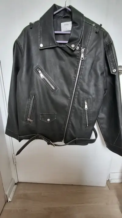 Chaqueta de cuero negra - miniatura 3