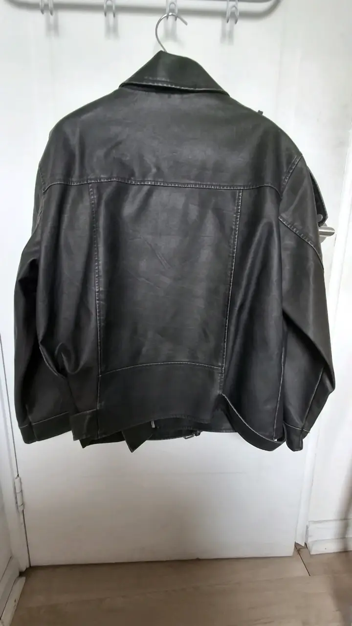 Chaqueta de cuero negra - 4