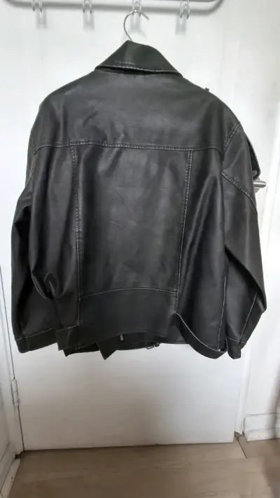Chaqueta de cuero negra - miniatura 4
