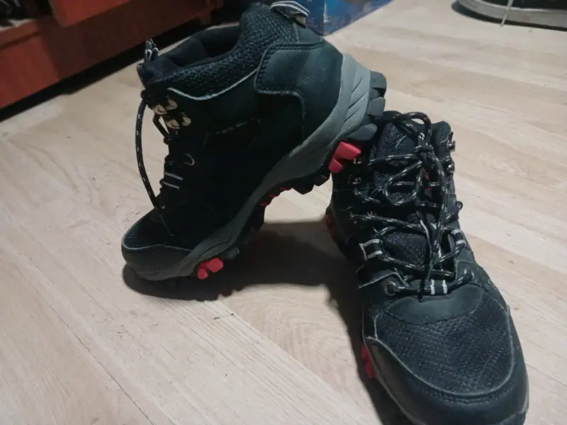 Bototos de trekking negros - 4