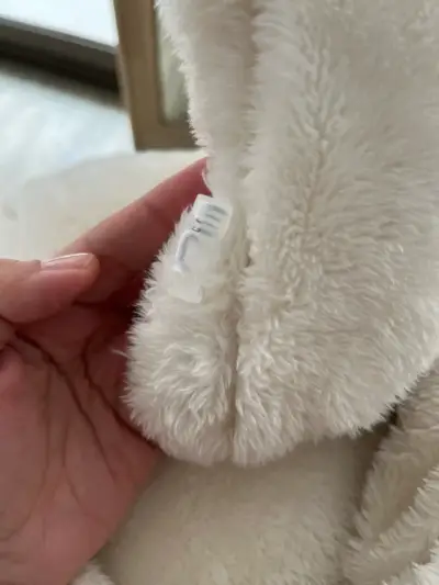 Chaqueta peluda blanca con cierre - miniatura 4
