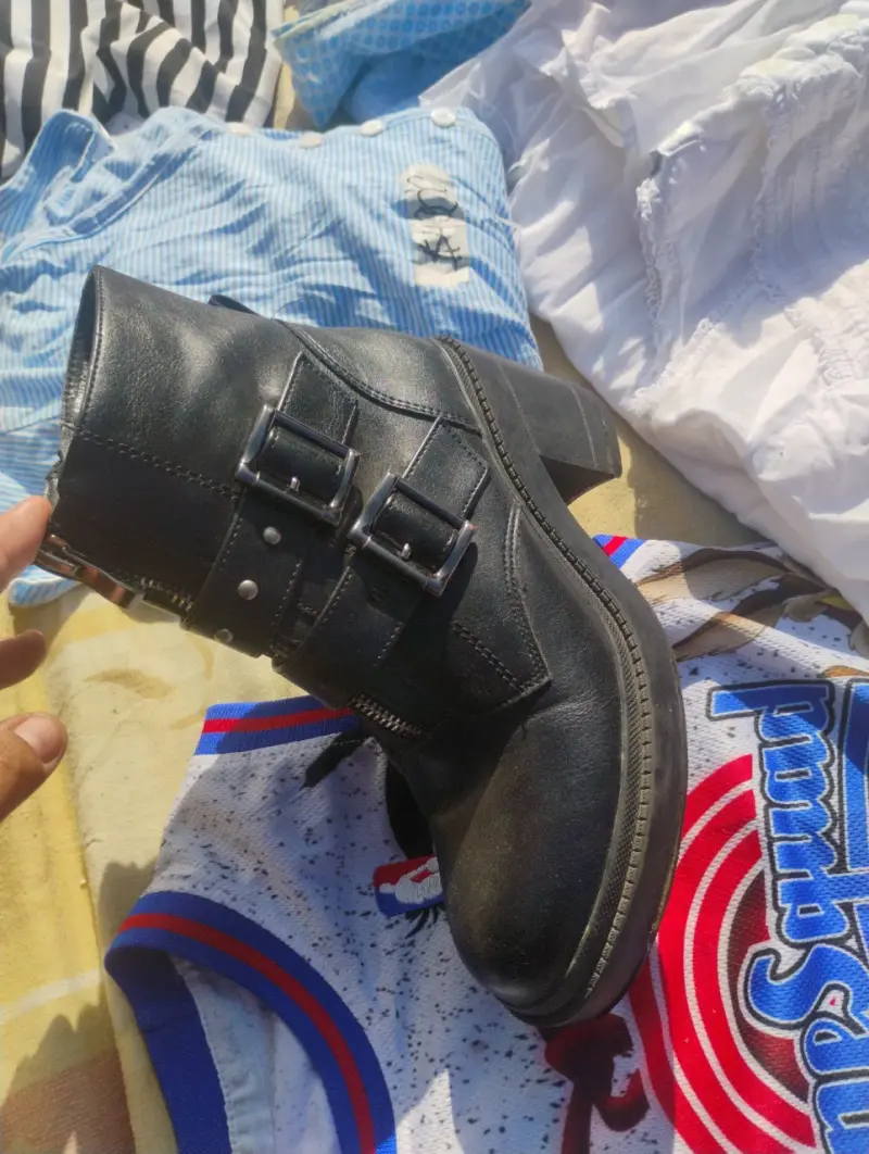 Botines negros con hebillas - 5