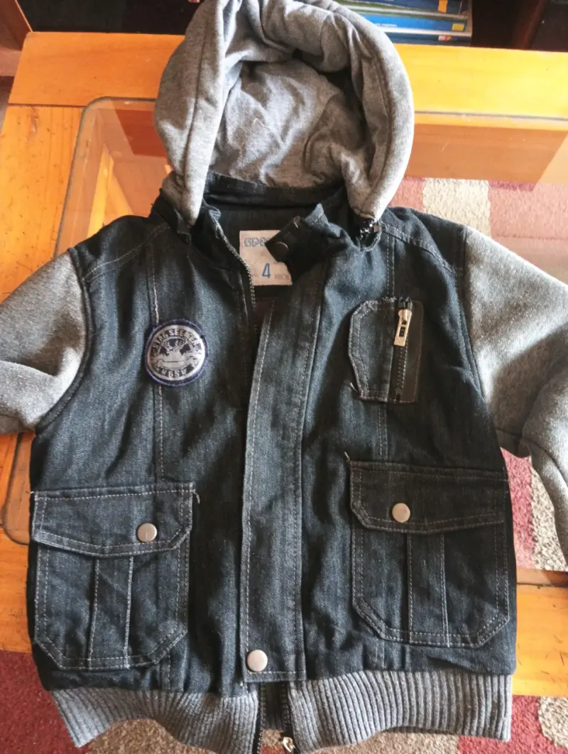 Chaqueta infantil denim con gorro