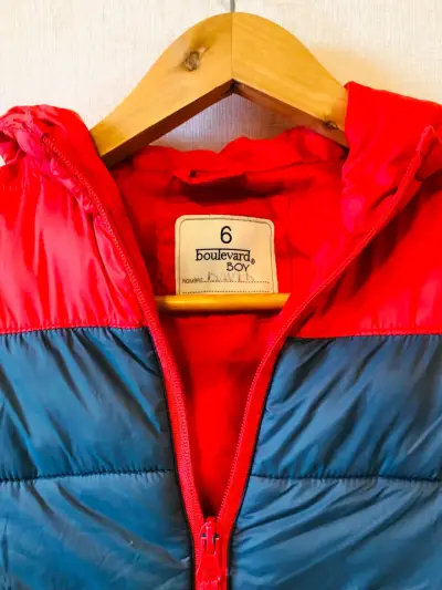 Chaqueta infantil roja y azul - miniatura 2