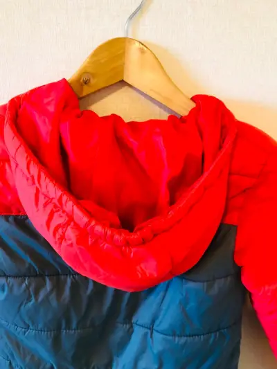 Chaqueta infantil roja y azul - miniatura 4