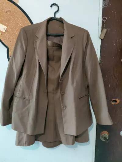 Traje de dos piezas marrón - miniatura 1