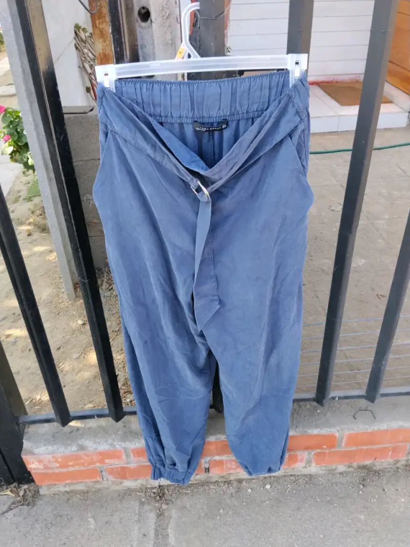 Pantalón azul holgado - 1