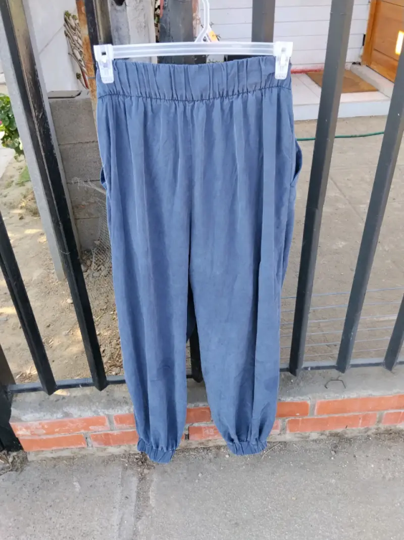 Pantalón azul holgado - 2