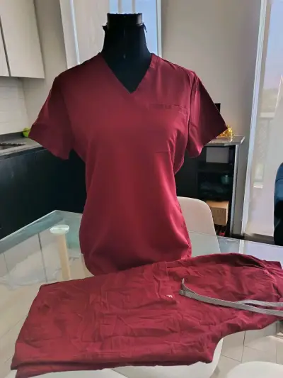 Uniformes Clínicos Reciclados Premium - miniatura 2