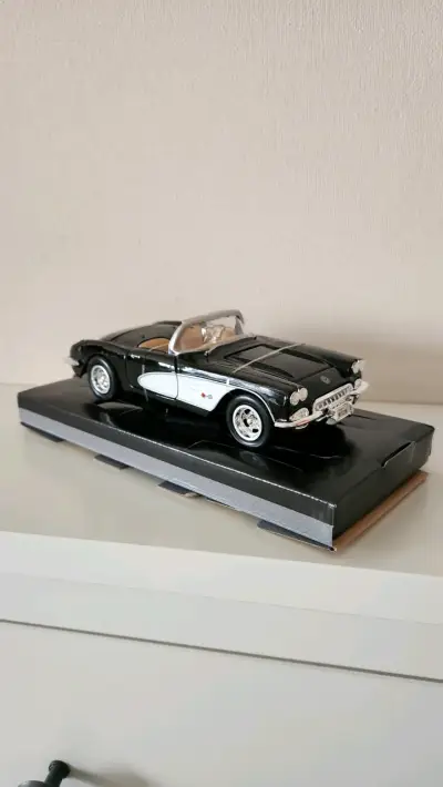 Chevrolet Corvette año 1959 escala 1:24 - miniatura 1