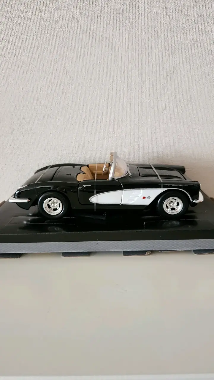 Chevrolet Corvette año 1959 escala 1:24 - 2