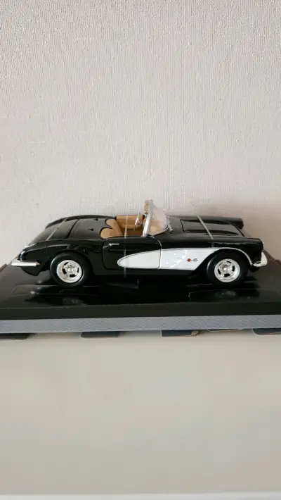 Chevrolet Corvette año 1959 escala 1:24 - miniatura 2