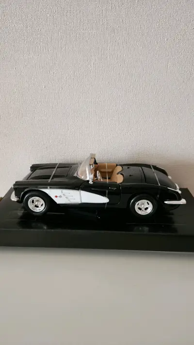 Chevrolet Corvette año 1959 escala 1:24 - miniatura 4