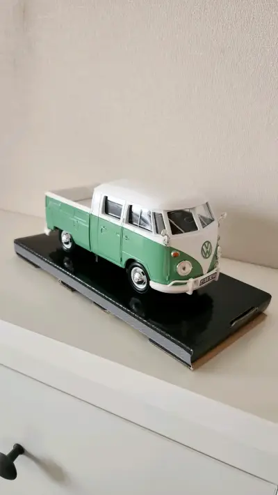 Volkswagen doble pickup escala 1:24 - miniatura 1