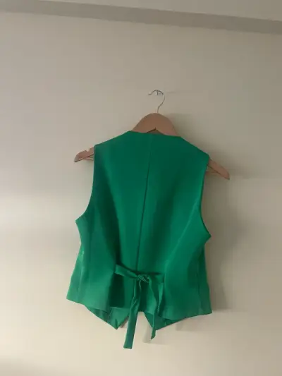 Chaleco verde sin mangas marca Give - miniatura 3