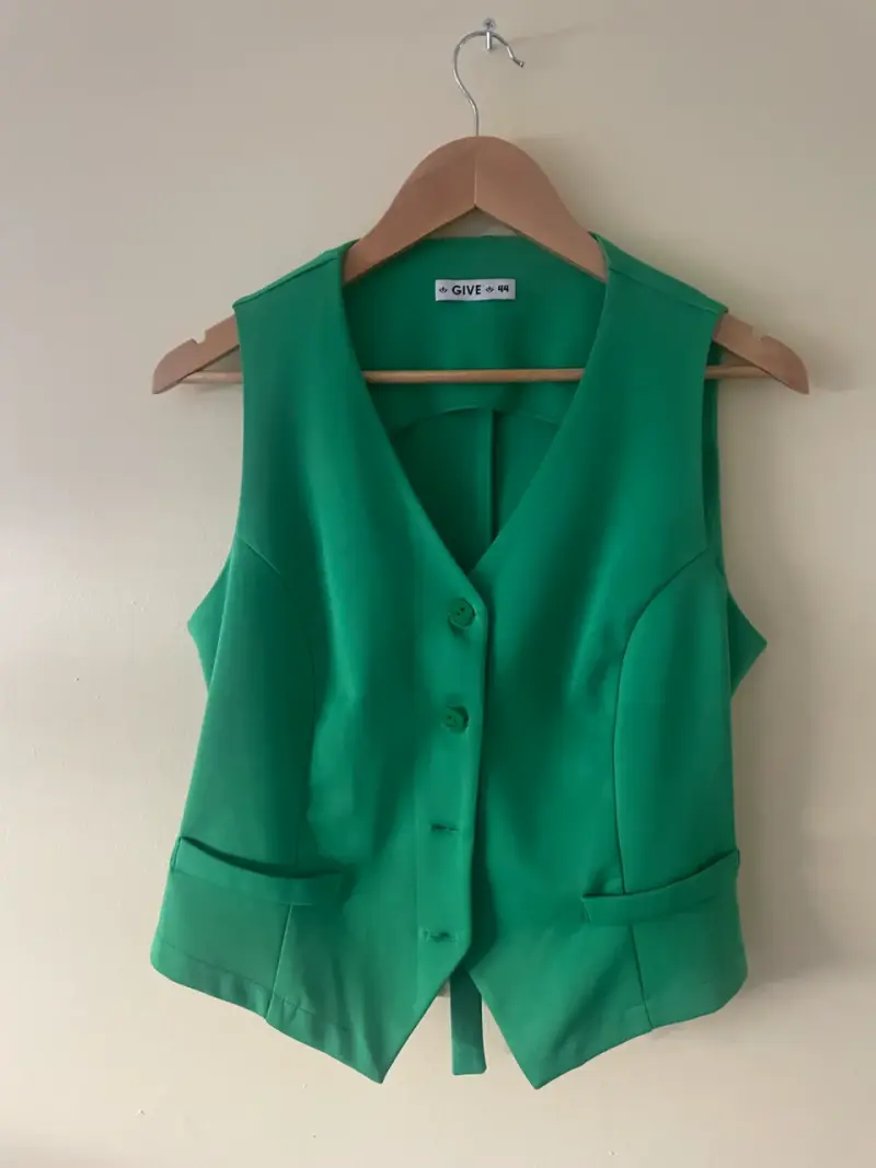 Chaleco verde sin mangas marca Give - 4
