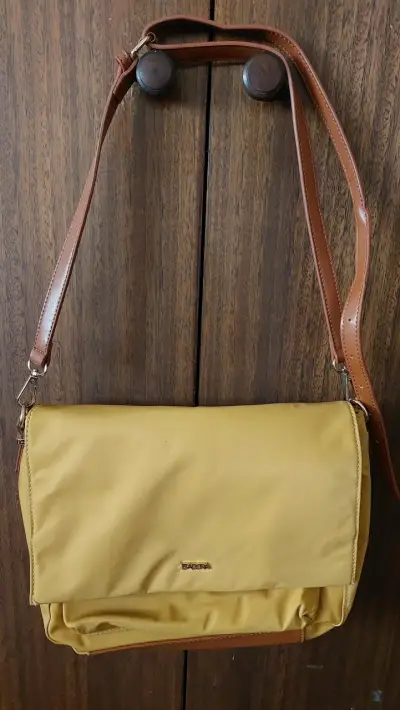 Cartera bandolera amarilla - miniatura 1