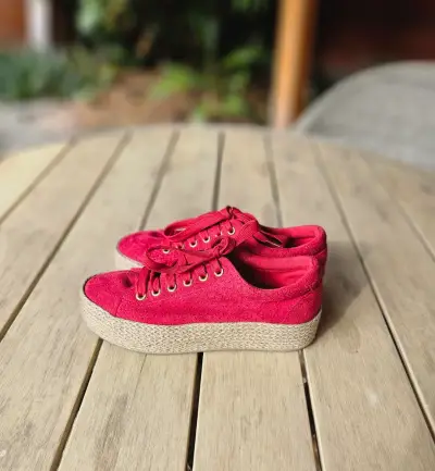 Zapatillas rojas talla 35 con plataforma - miniatura 2