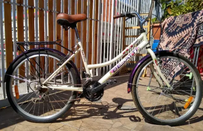Bicicleta clásica beige - 1