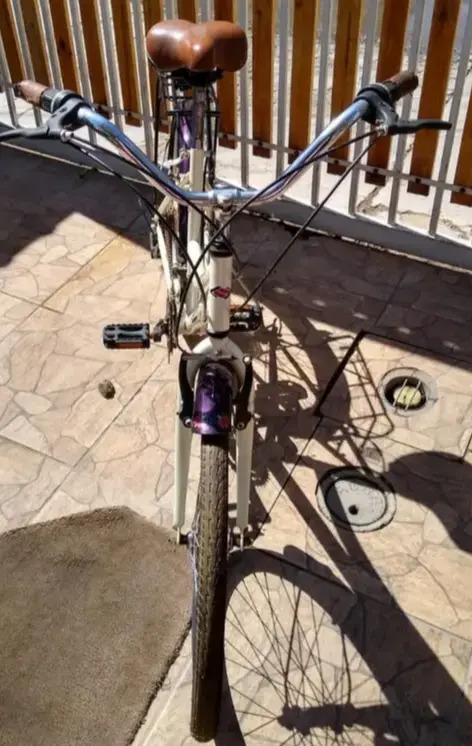 Bicicleta clásica beige - 2