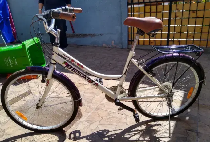 Bicicleta clásica beige - 3