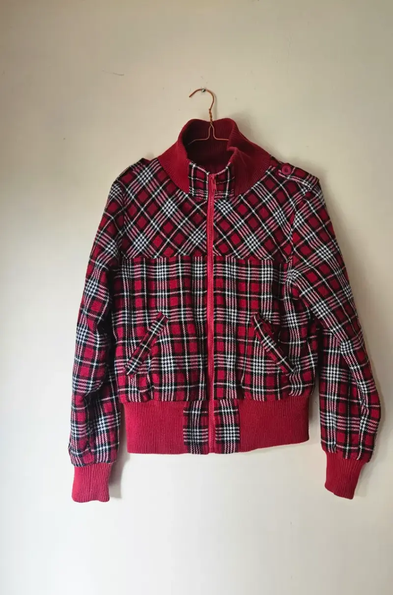 Chaqueta de cuadros rojos - 1