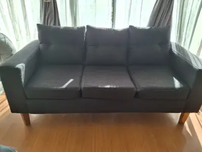 Sofá negro de 3 cuerpos - miniatura 4