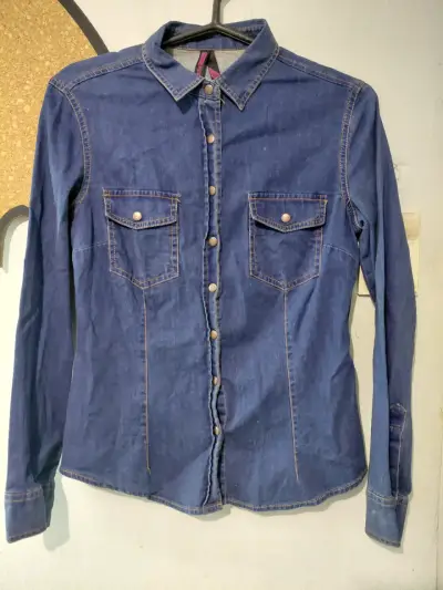 Camisa de mezclilla azul - miniatura 1