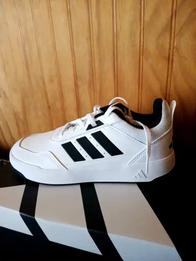 Zapatillas adidas - miniatura 1