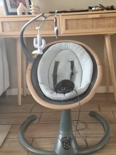 Silla nido eléctrica para bebé gris - miniatura 1