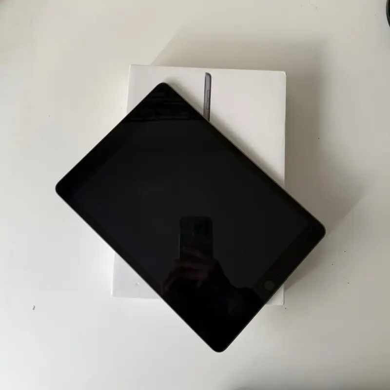 Ipad 9na generación. Excelente estado + regalos - 1