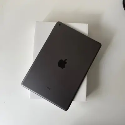 Ipad 9na generación. Excelente estado + regalos - miniatura 2