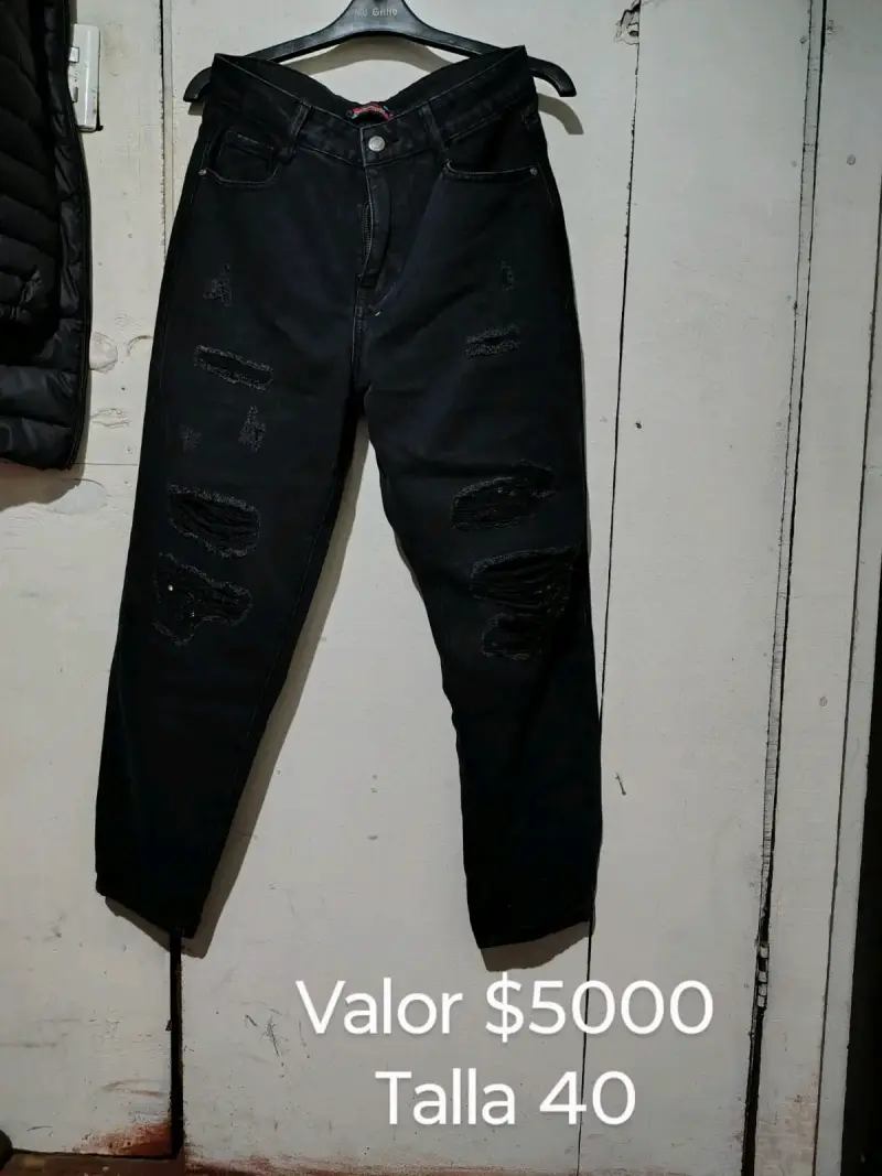 Jeans negros rotos talla 40