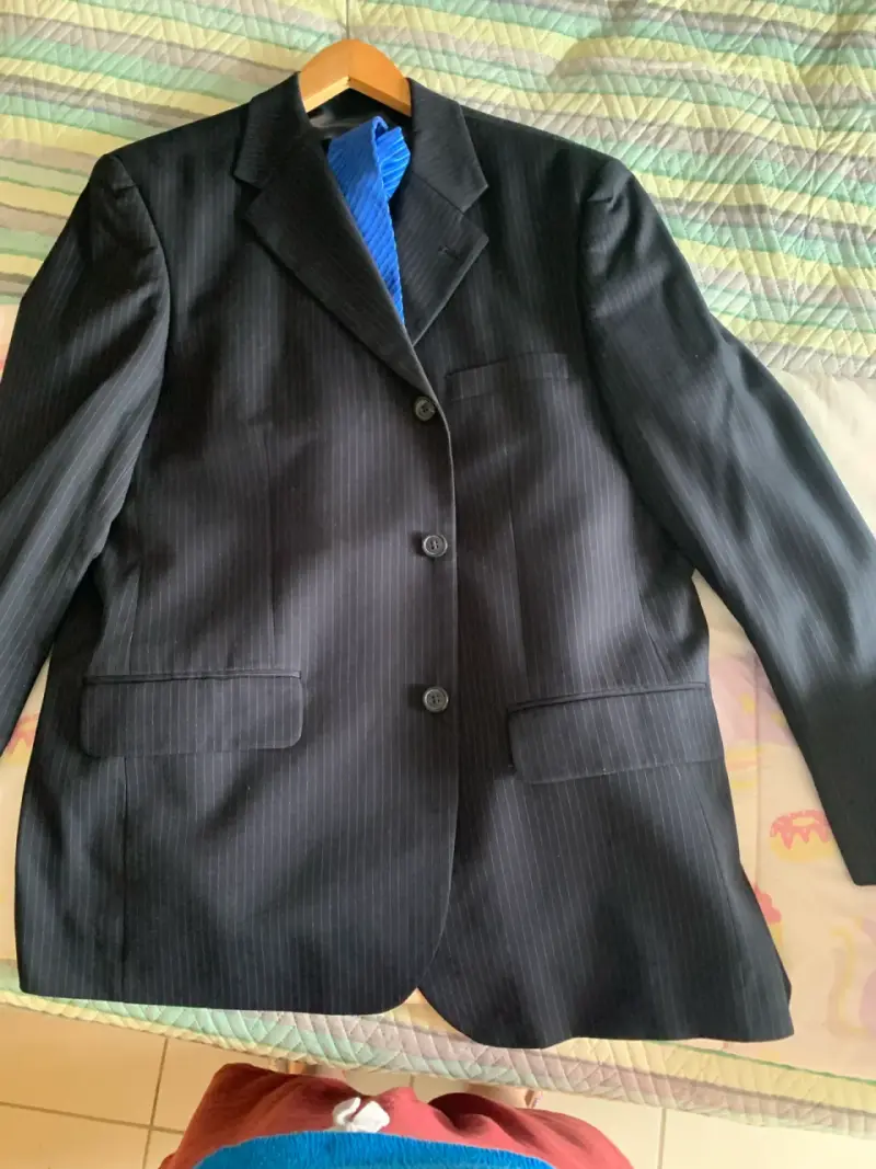 Traje formal negro a rayas - 1