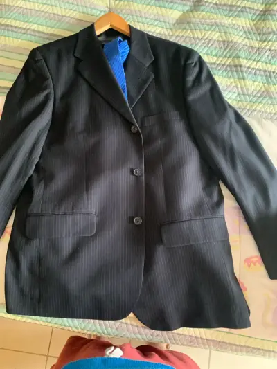 Traje formal negro a rayas - miniatura 1
