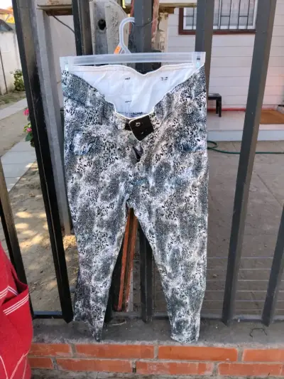 Pantalones estampados blanco y negro - miniatura 1