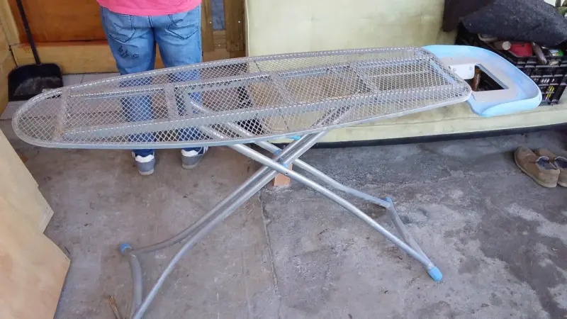 Mesa de planchado metálica