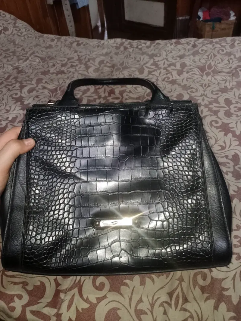 Cartera negra de cuero sintético - 1