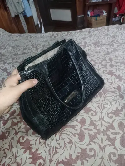 Cartera negra de cuero sintético - miniatura 4
