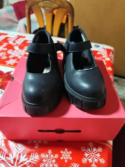 Zapatos de charol negros para mujer - miniatura 2
