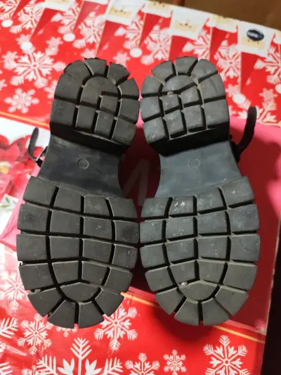 Zapatos de charol negros para mujer - miniatura 3