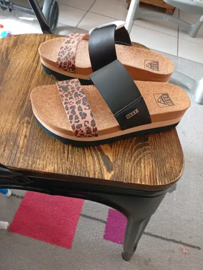 Sandalias planas con estampado animal - miniatura 2