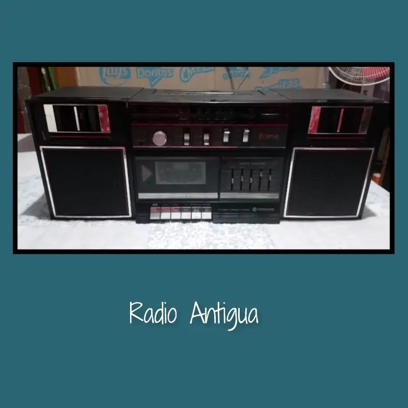Radio antigua Hitachi negra