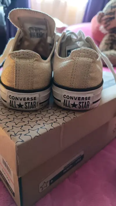 Zapatillas Converse doradas - miniatura 1