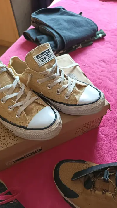 Zapatillas Converse doradas - miniatura 4