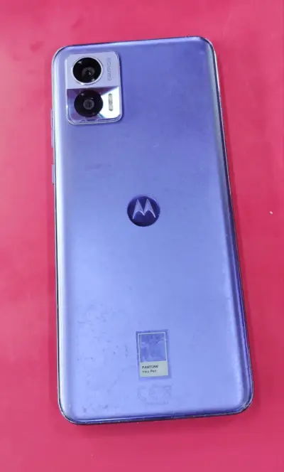 Motorola Edge 30 neo con detalles - miniatura 2