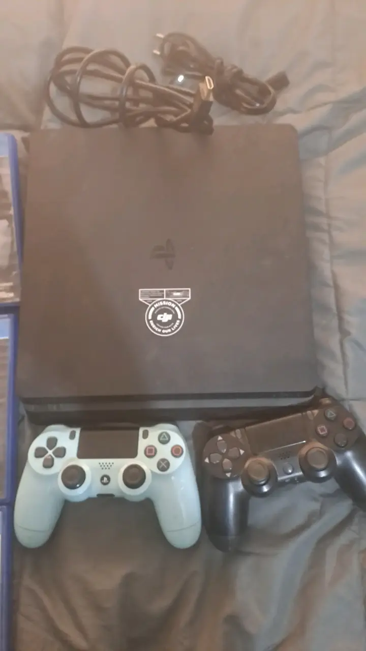 Consola PS4 con juegos y control - 3